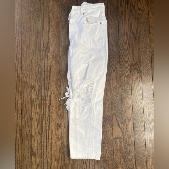 Size 25 Distressed White Levi’s - Picture 4 of 10